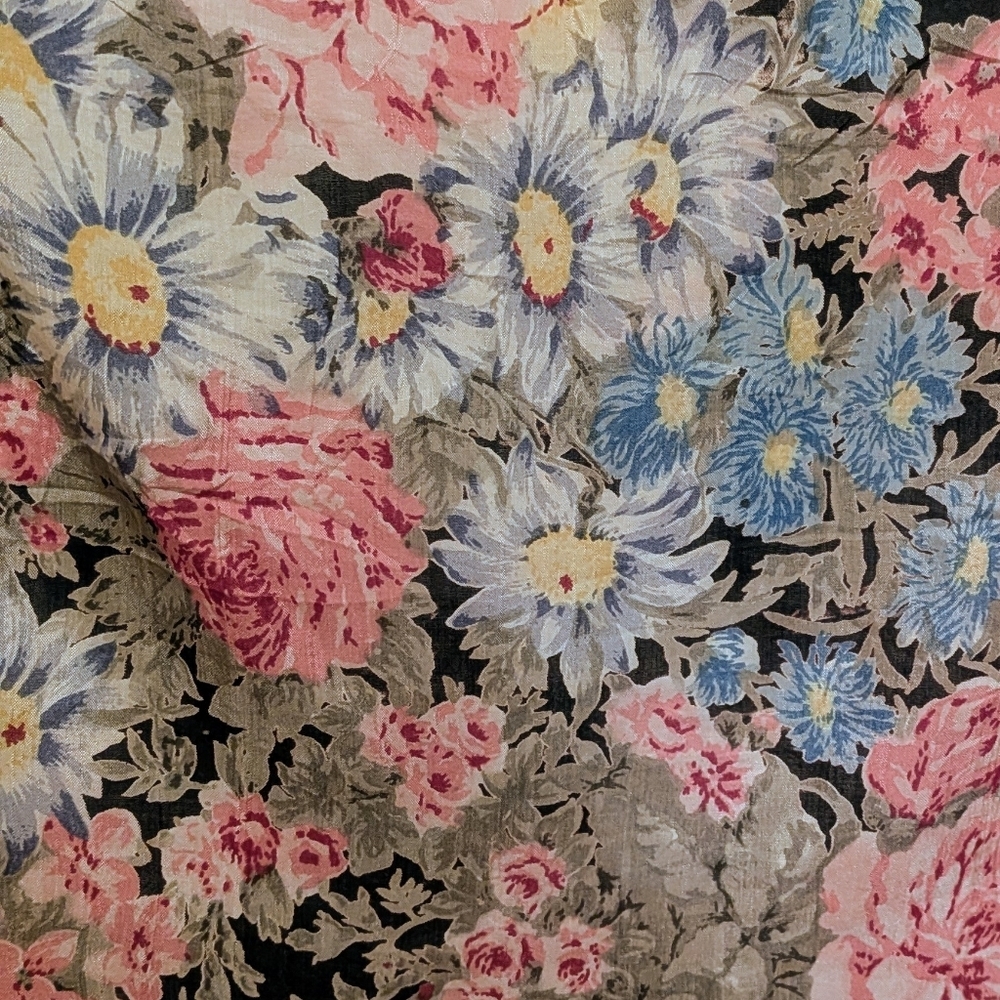 NWOT Beckwoman  21”x21” Black and Pink Floral Ascot Scarf - Picture 3 of 4